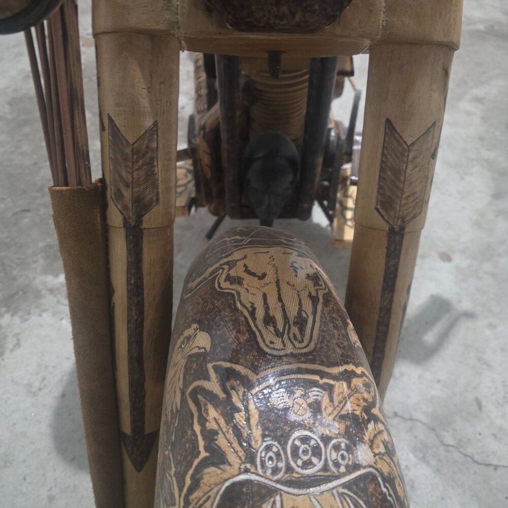 Life-size handcarved Indian Motorycle - Picture 7 of 8